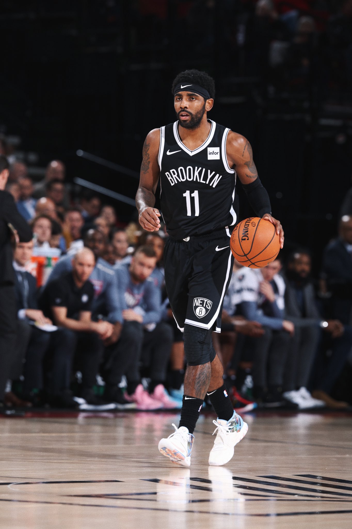 她在肘区的 她在肘区的