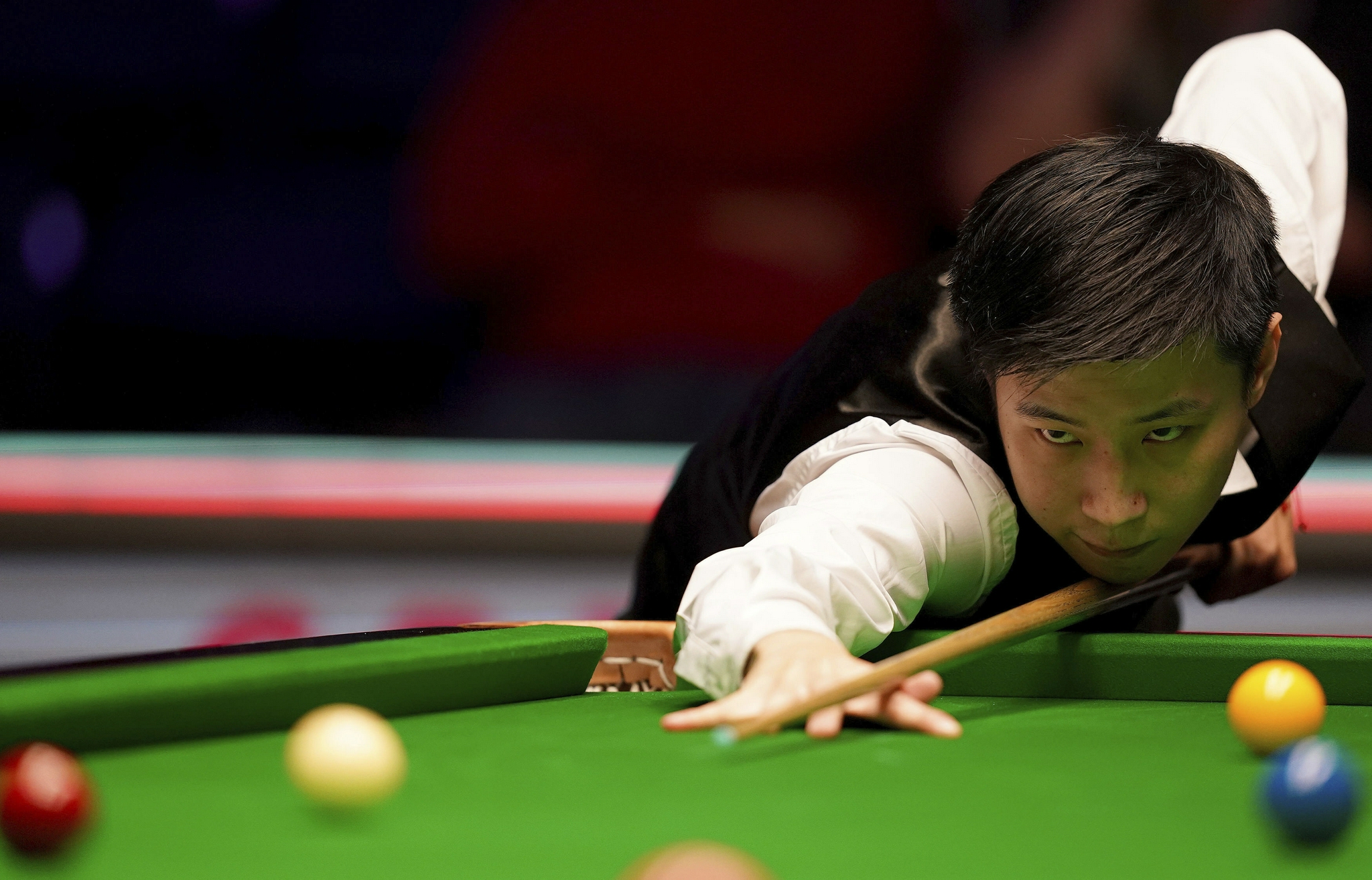 为轴心的 为轴心的